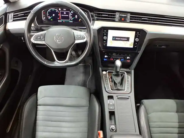 Volkswagen Passat view 10