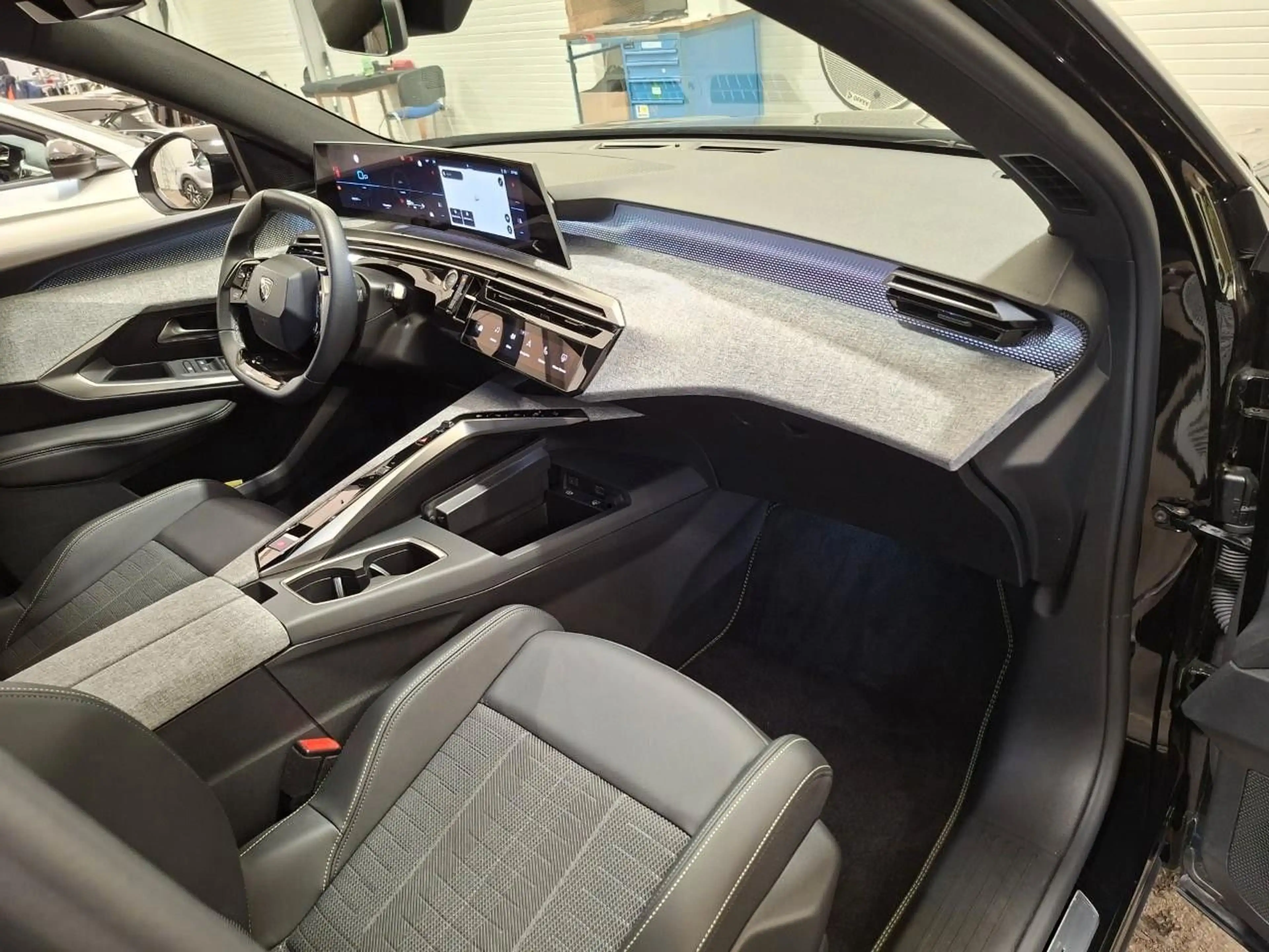 Peugeot 5008 GT Hybrid 145PS 6G-DSG*DRIVE-ASSIST-PAKET * — photo 4