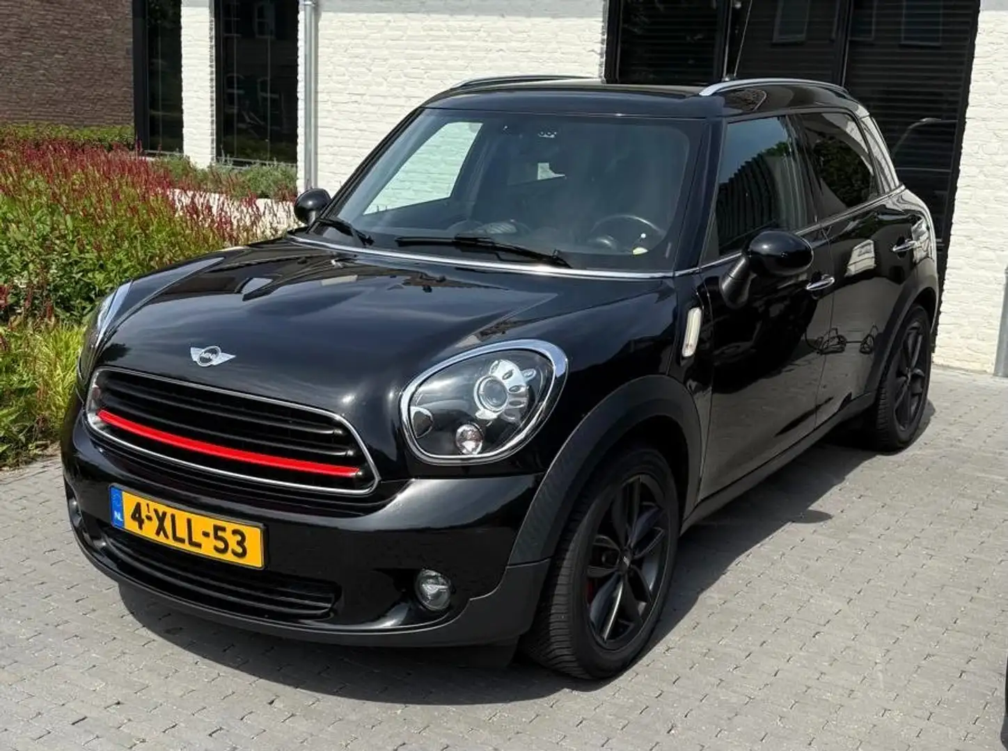 MINI Cooper Countryman Mini Cooper Countryman Red Edition 1.6 Zwart - 1