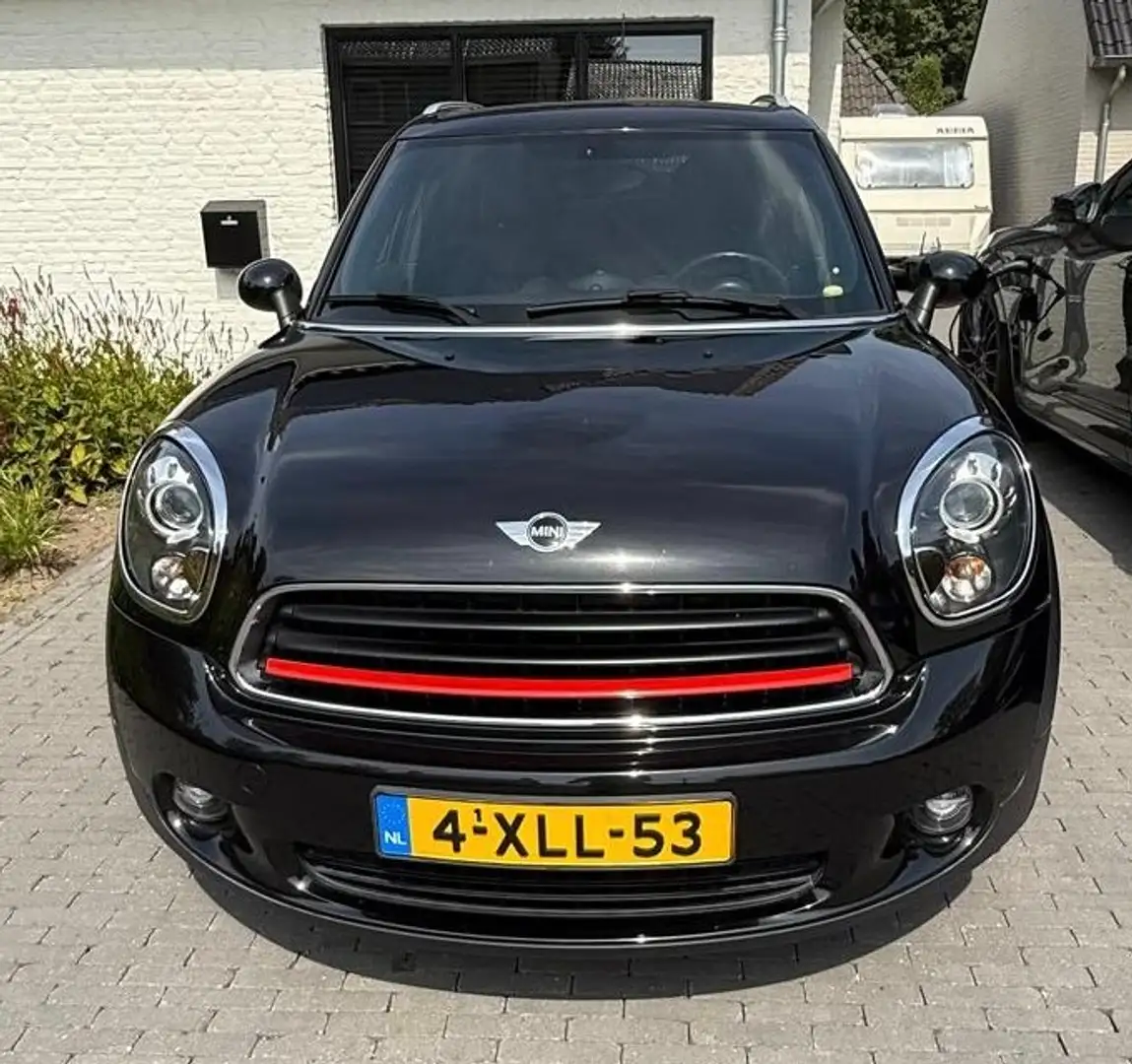 MINI Cooper Countryman Mini Cooper Countryman Red Edition 1.6 Zwart - 2
