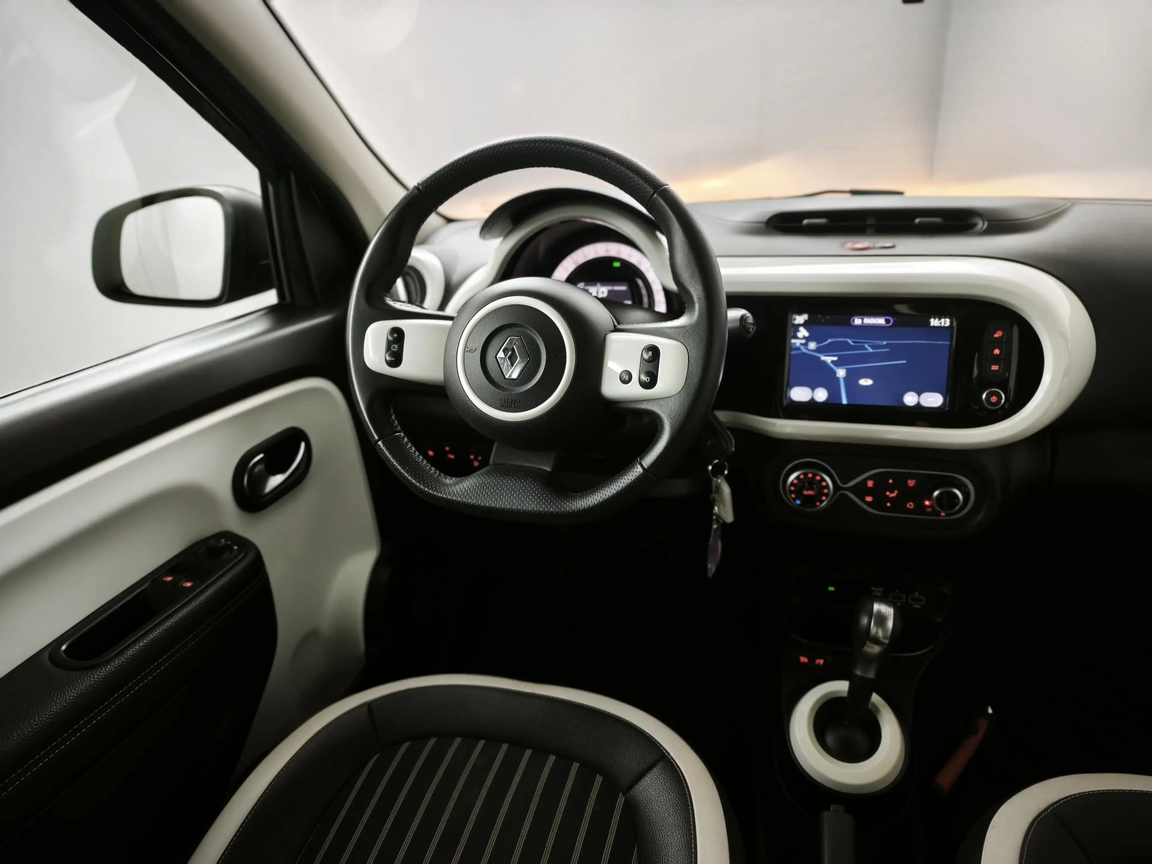 Renault Twingo Z.E. R80 E-Tech Techno 22 kWh | NAP | Achteruitrij — photo 10
