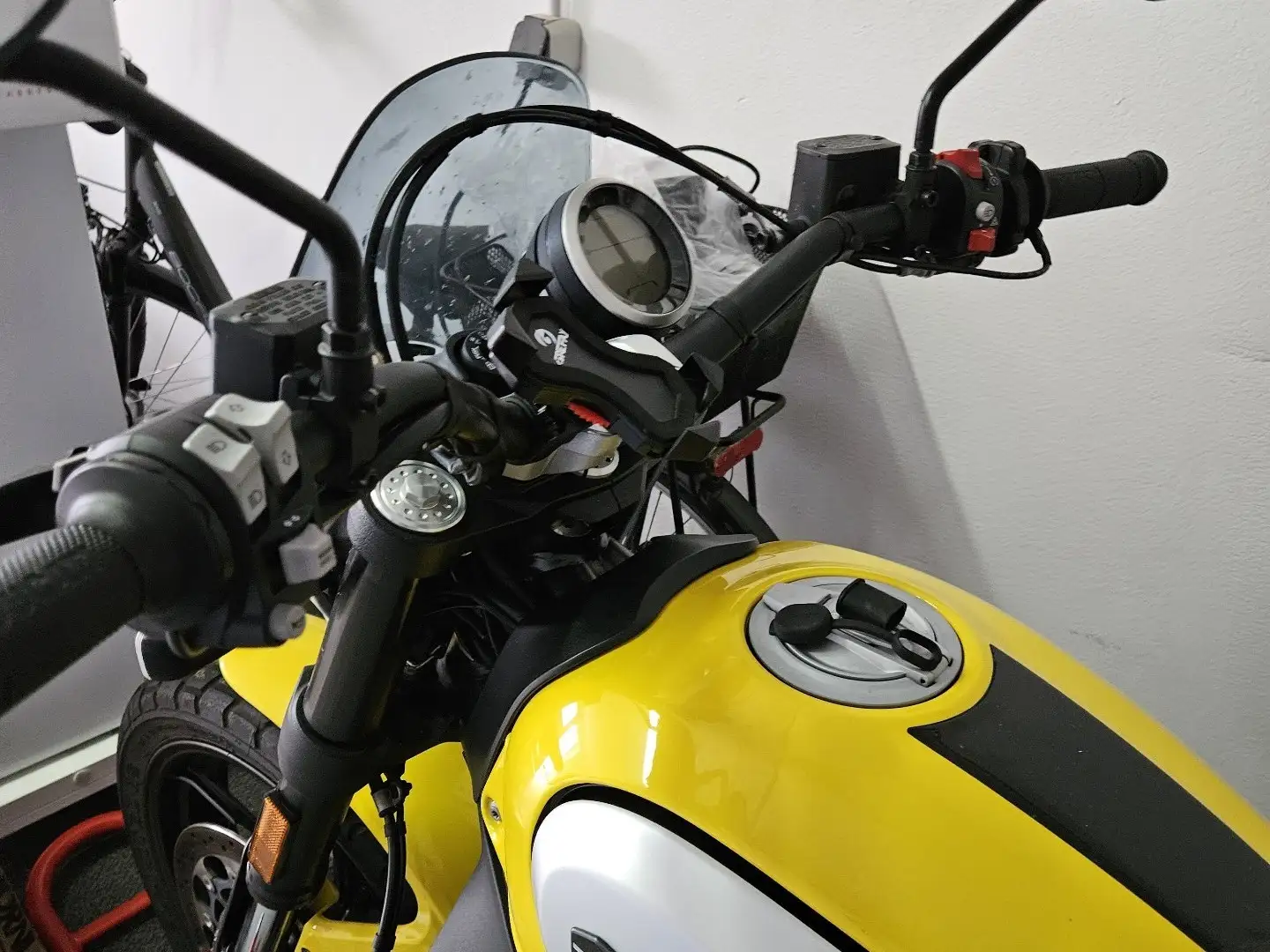 Ducati Scrambler Gelb - 1