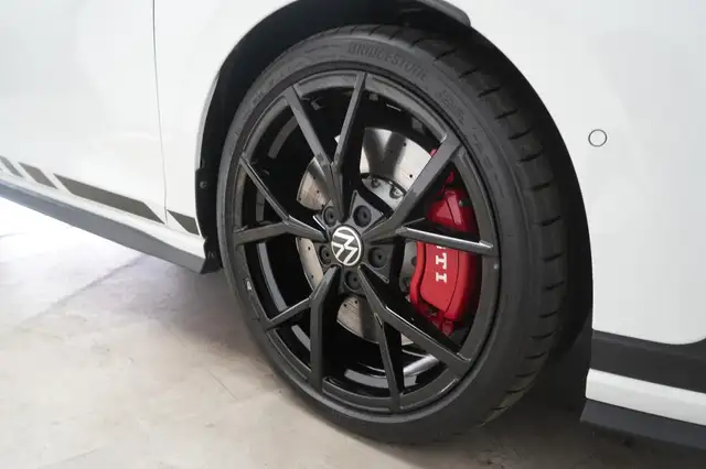 Volkswagen Golf view 13