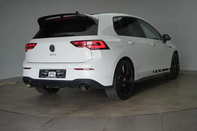 Volkswagen Golf view 4