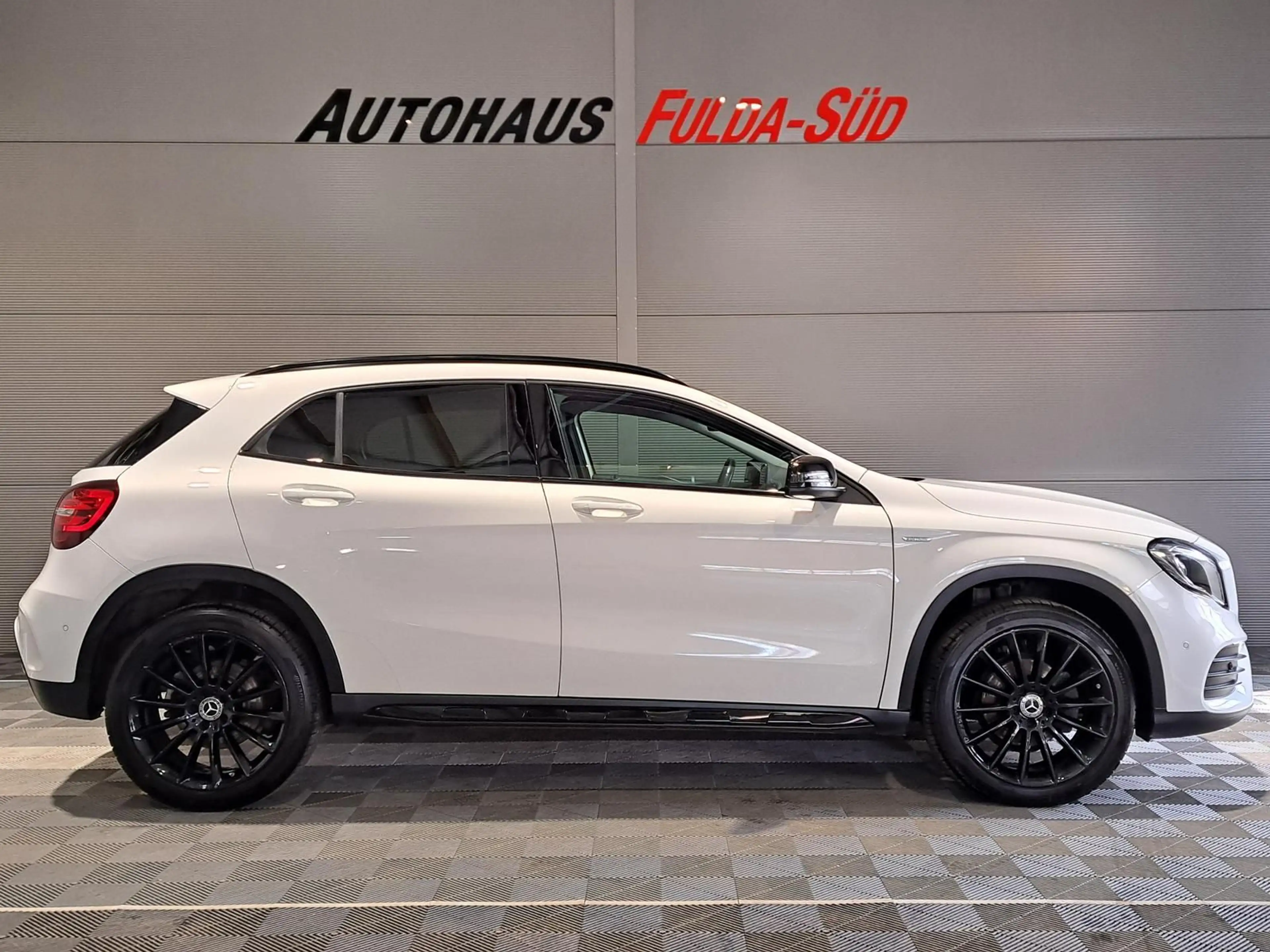 Mercedes-Benz GLA 220 d 4Matic°Totw°Navi°Tempo°Pano°Shzg°AHK°B — photo 3