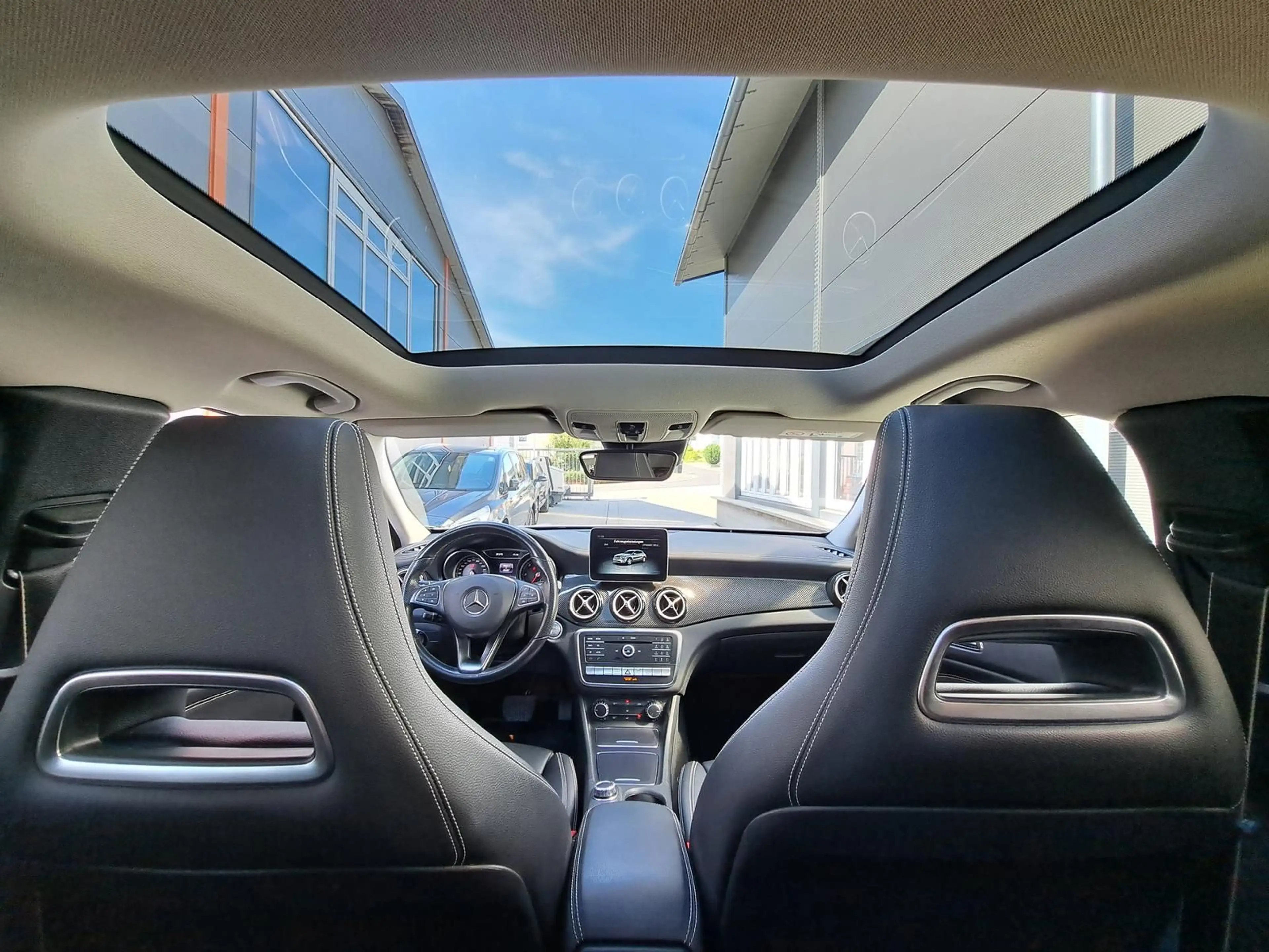 Mercedes-Benz GLA 220 d 4Matic°Totw°Navi°Tempo°Pano°Shzg°AHK°B — photo 14