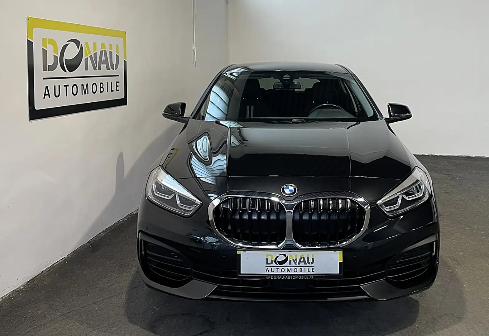 BMW 116 d Aut. * ACC * Sportsitze * GARANTIE * Schwarz - 2