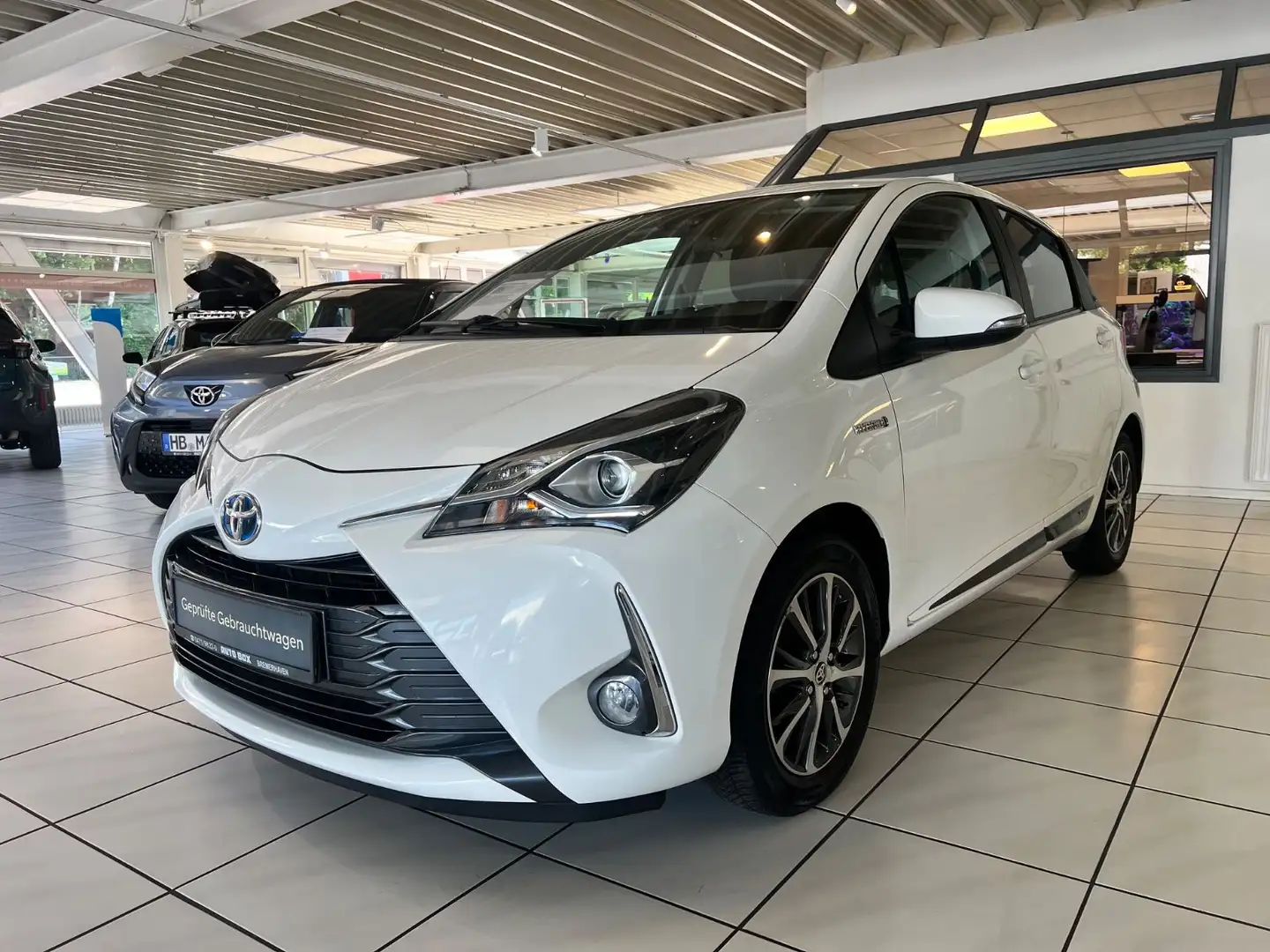 Toyota Yaris Hybrid Y20 Team D Blanc - 1