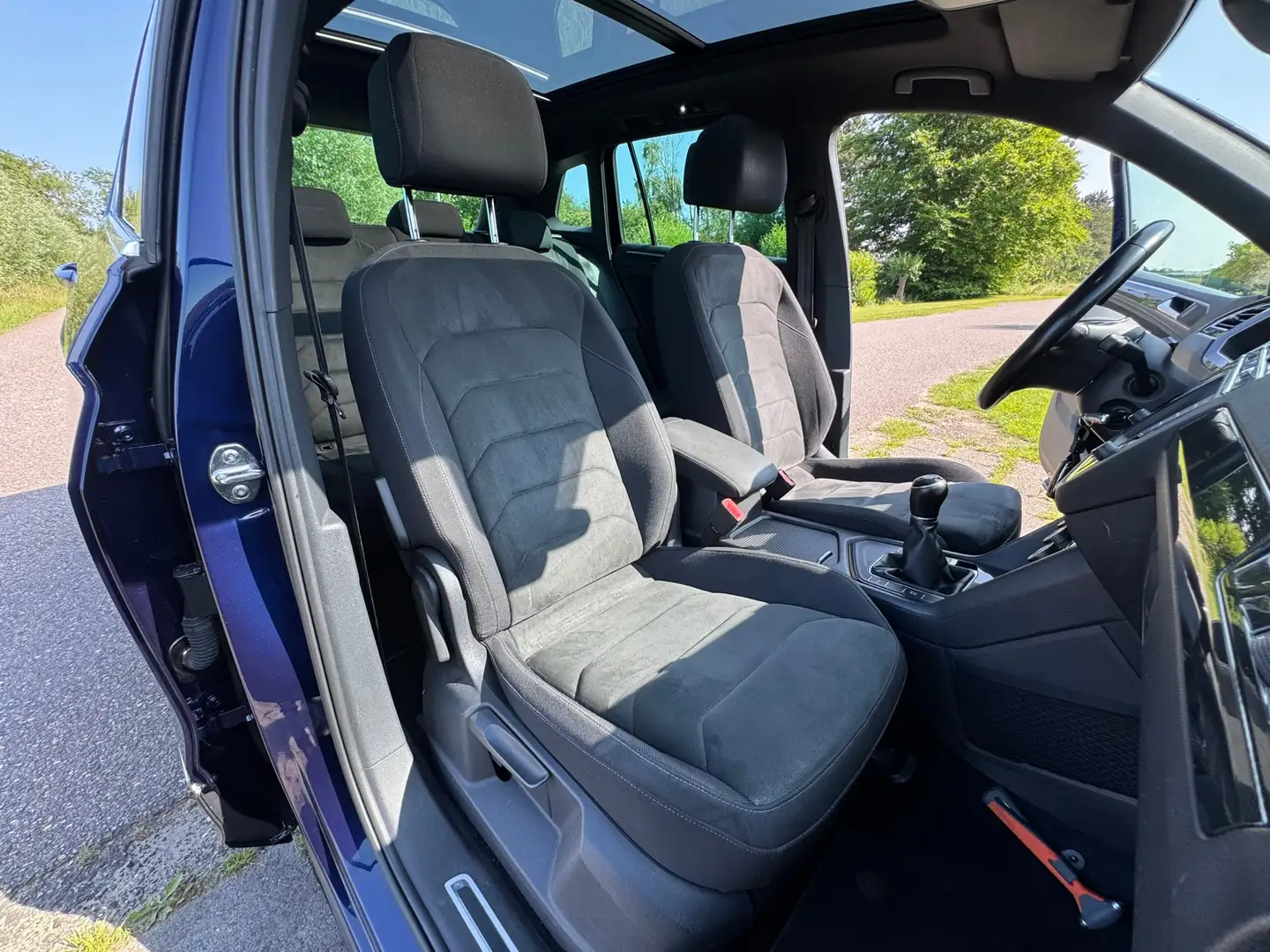 Volkswagen Tiguan 1.4 TSI ACT Connected Series / Panorama dak / Stoe Blauw - 2