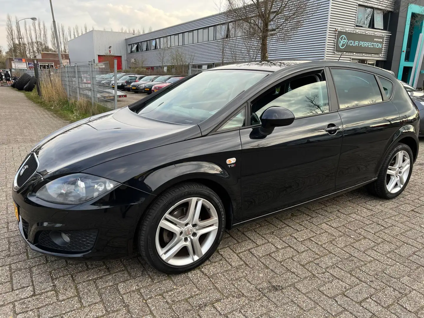 SEAT Leon 1.2 TSI - NAVIGATIE - PDC - 126.000KM NAP - KEURIG Zwart - 2