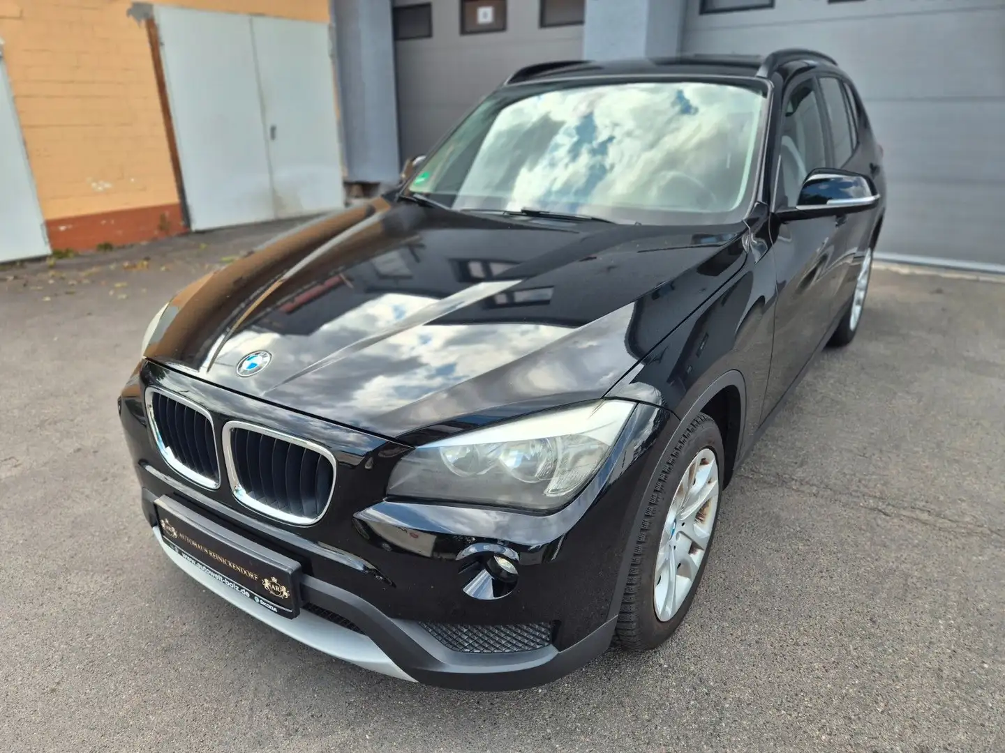 BMW X1 Baureihe X1 18 i sDrive*NAVI*KAMERA*PDC*KLIMA Schwarz - 1