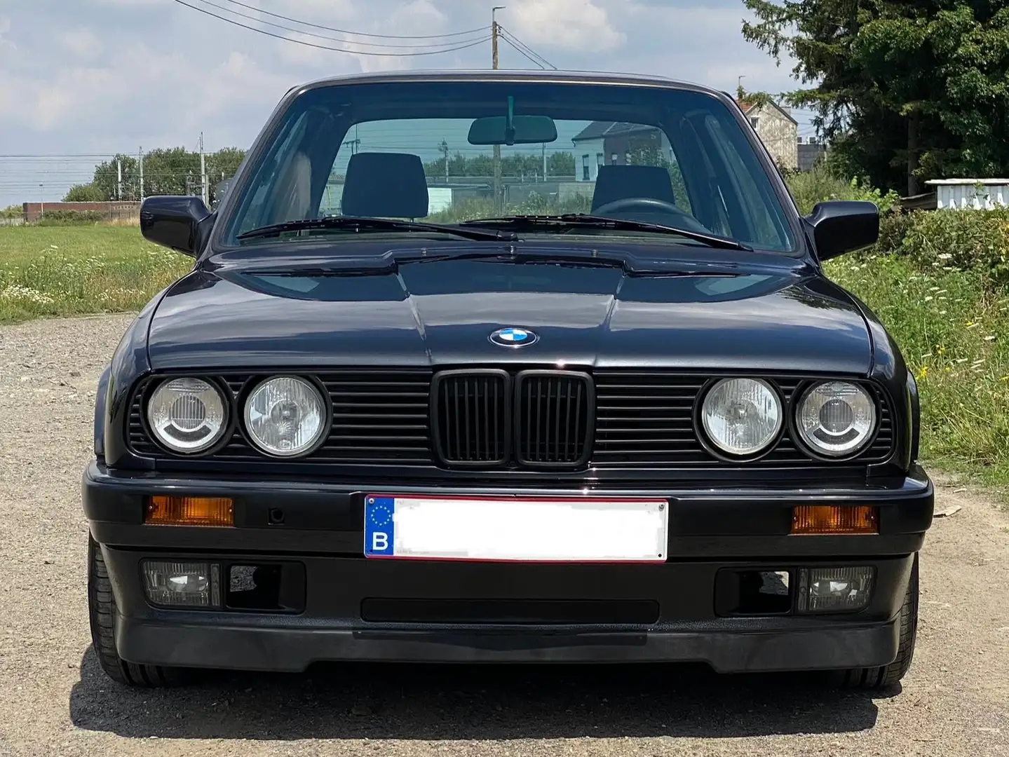 BMW 318 is Negro - 1