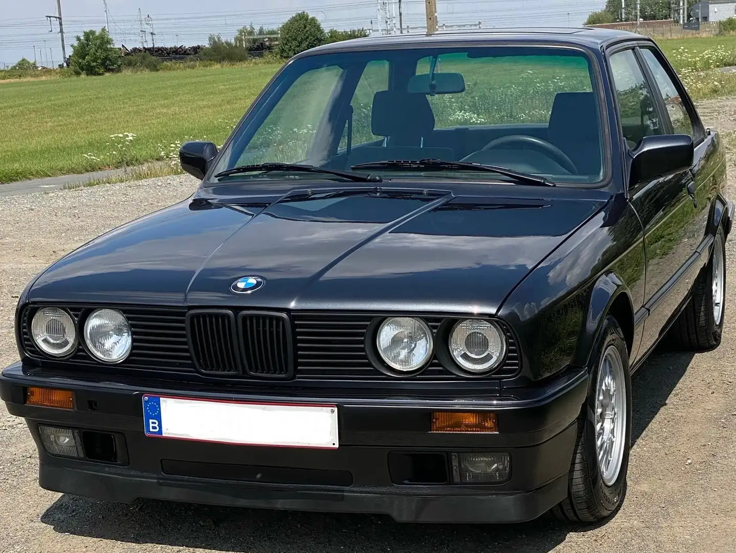 BMW 318 is Negro - 2