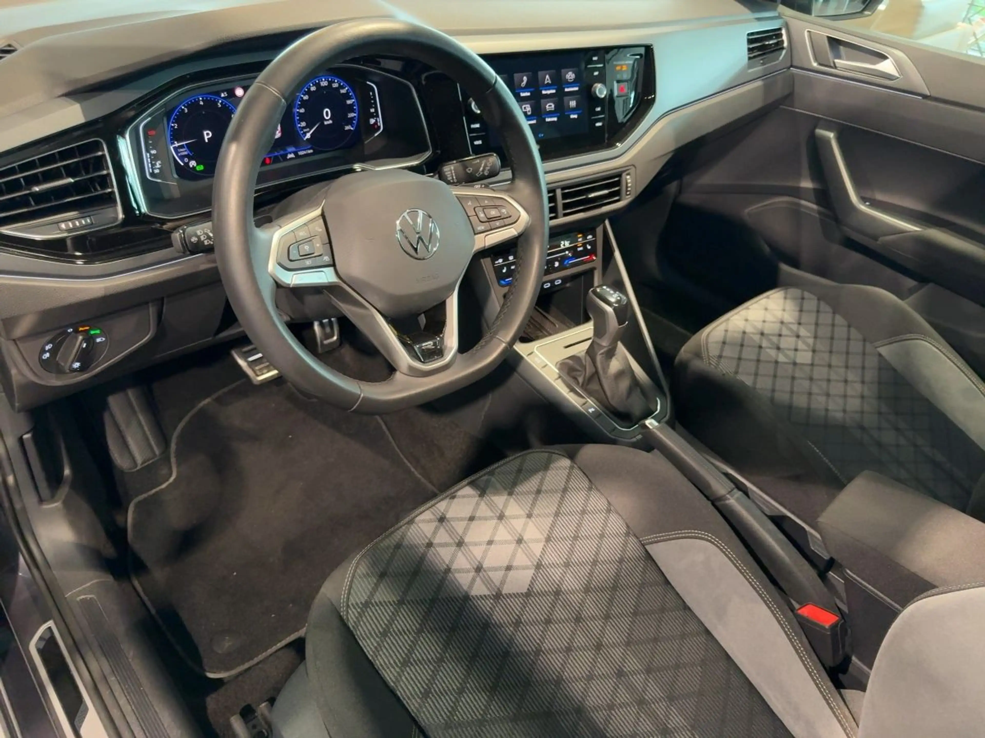 Volkswagen Polo 1.0TSI DSG R-Line P-DACH MATRIX-LED NAVI — photo 7