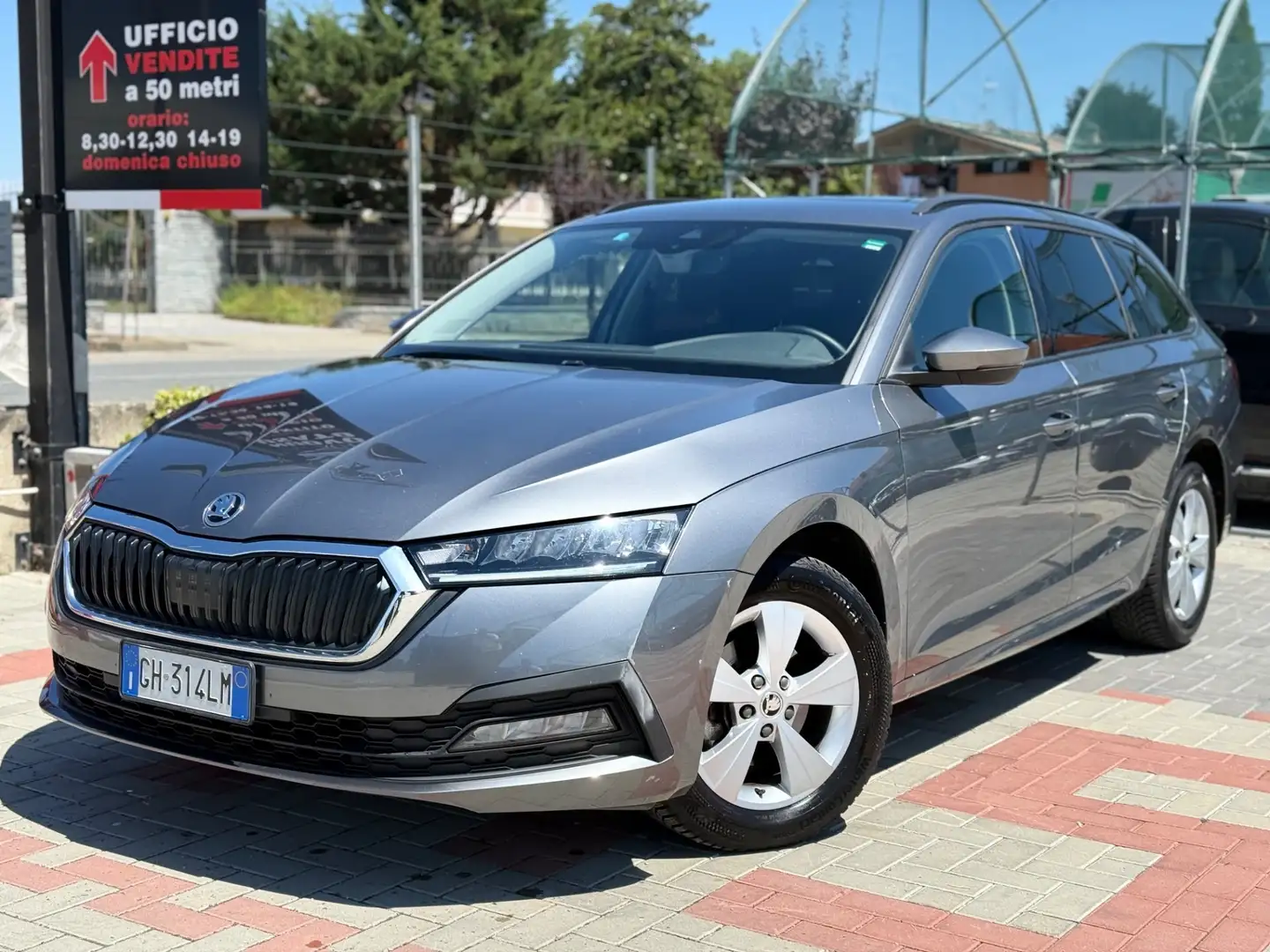 Skoda Octavia 2.0 TDI EVO SCR Wagon Sportline Grigio - 2