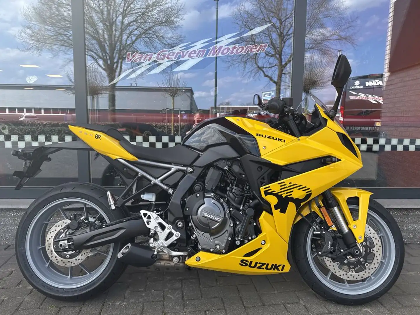 Suzuki GSX 8R - 1