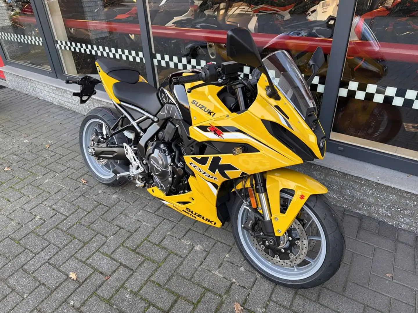 Suzuki GSX 8R - 2
