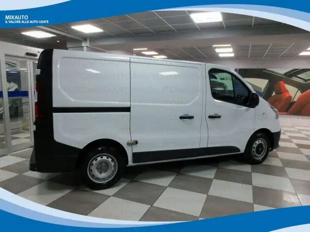 Renault Trafic view 2