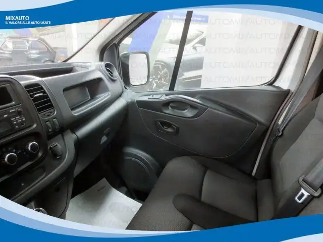 Renault Trafic view 9