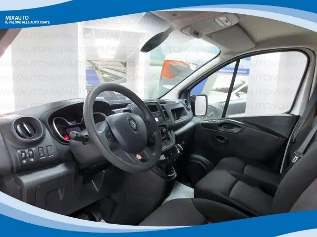 Renault Trafic view 3