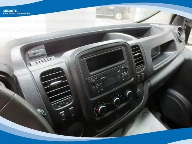 Renault Trafic view 5