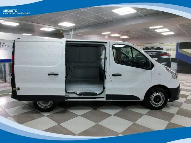 Renault Trafic view 12