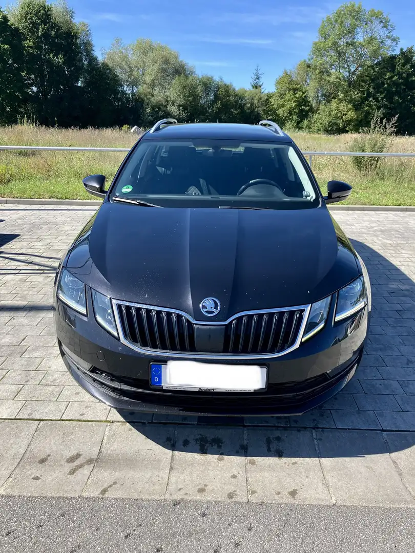 Skoda Octavia Drive Schwarz - 2