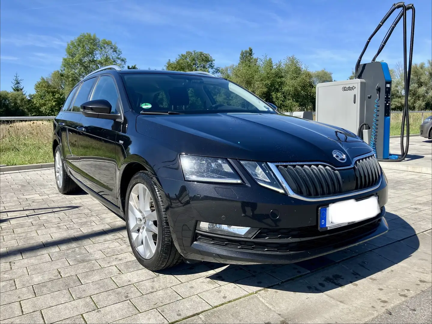 Skoda Octavia Drive Schwarz - 1