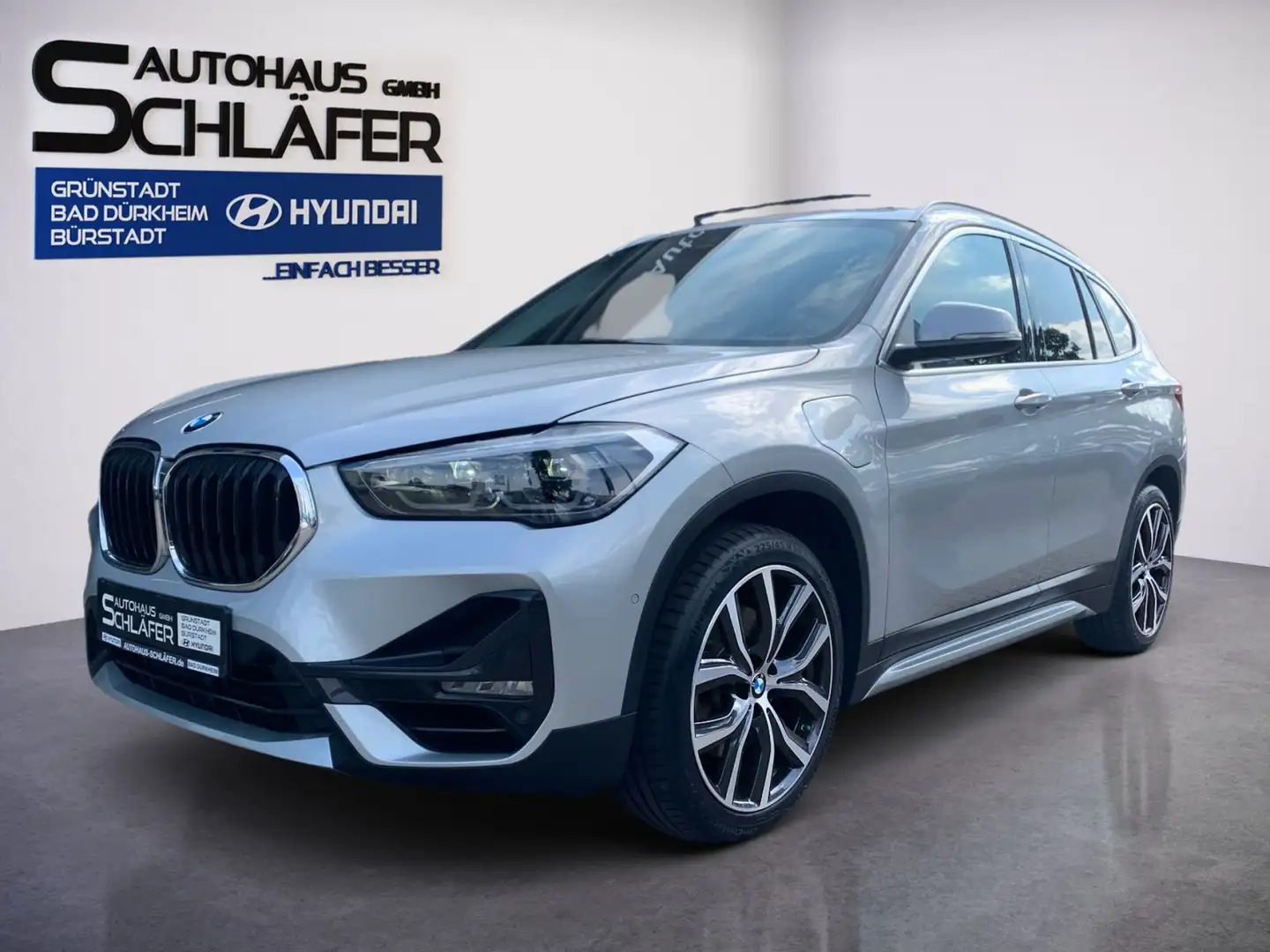 BMW X1 xDrive25e Sport Line Pan.Dach AHK 1Hd Argent - 1