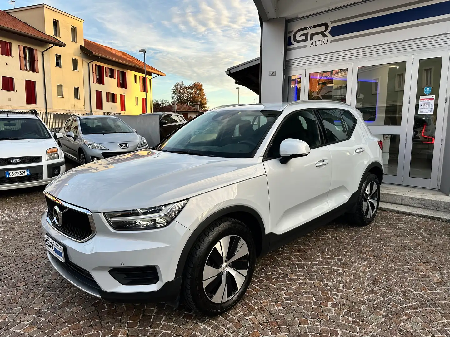 Volvo XC40 XC40 1.5 t3 Momentum Core 163cv auto my21 Grigio - 1