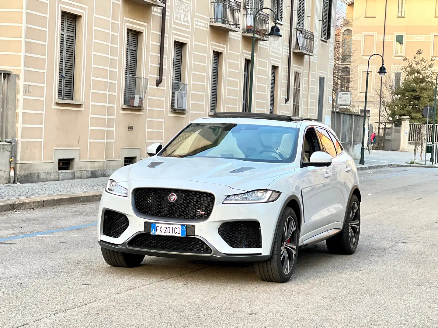 Jaguar F-Pace SVR 5.0 SuperCharged V8 550cv aut.8 E6 AWD KM CERT Beyaz - 1