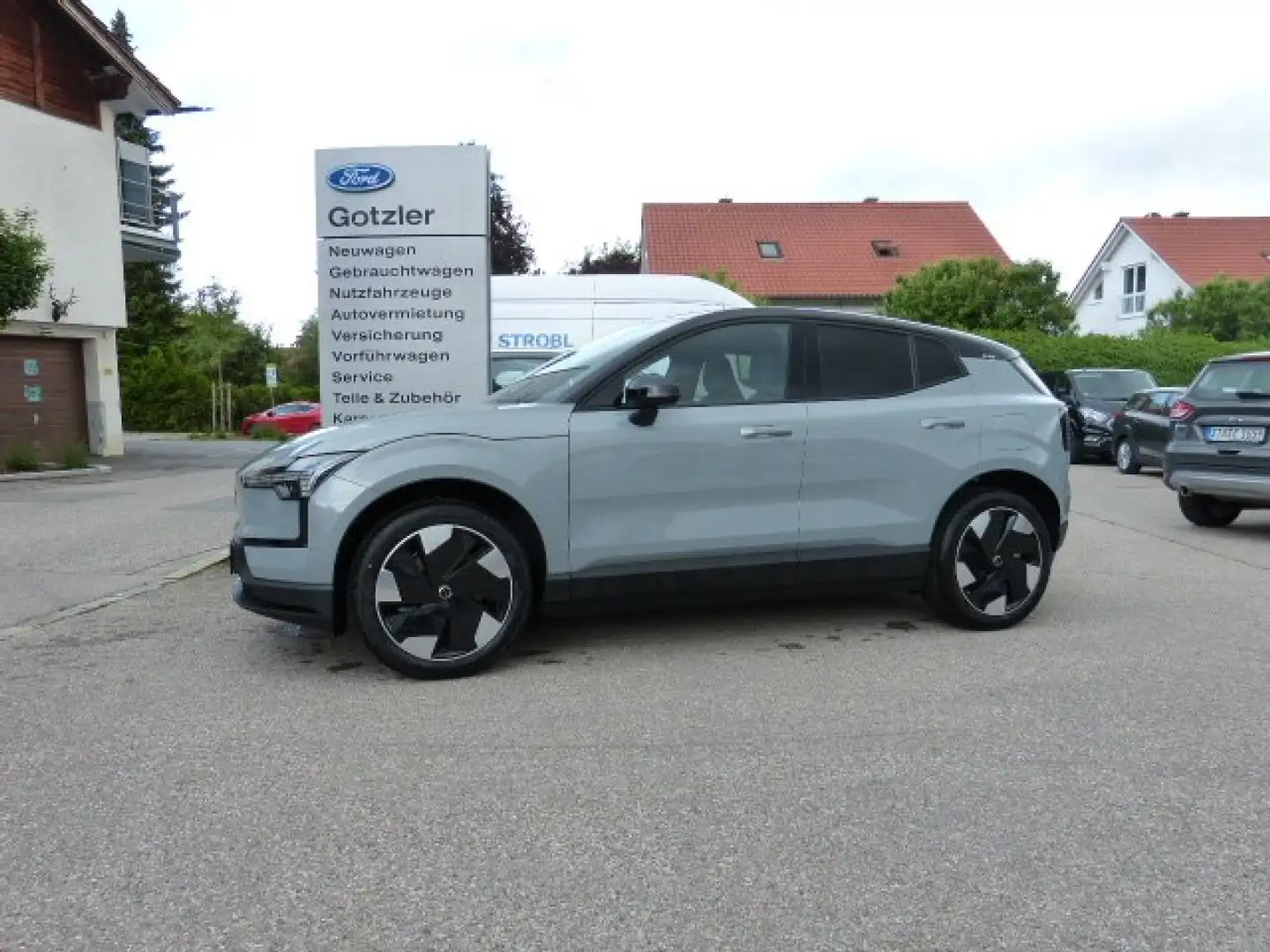 Volvo EX30 Plus 2WD Pure Electric Grau - 1