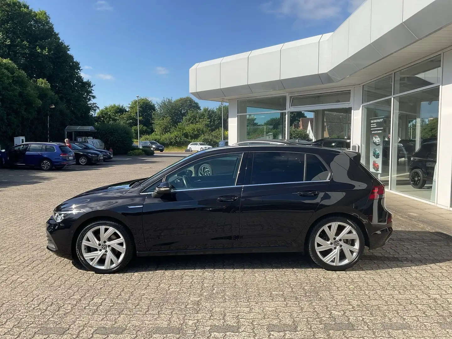 Volkswagen Golf VIII Style 2.0 TSI DSG AHK RFK ACC Navi Sit Noir - 2
