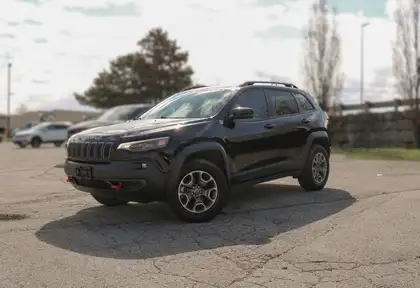 Black 2022 Jeep Cherokee Trailhawk 4WD SUV / Crossover Four-Wheel Drive 9-Speed Automatic