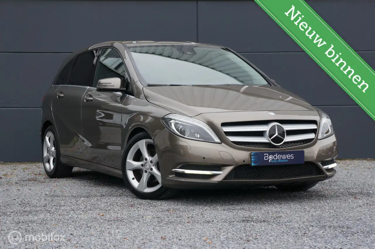 Mercedes-Benz B 180