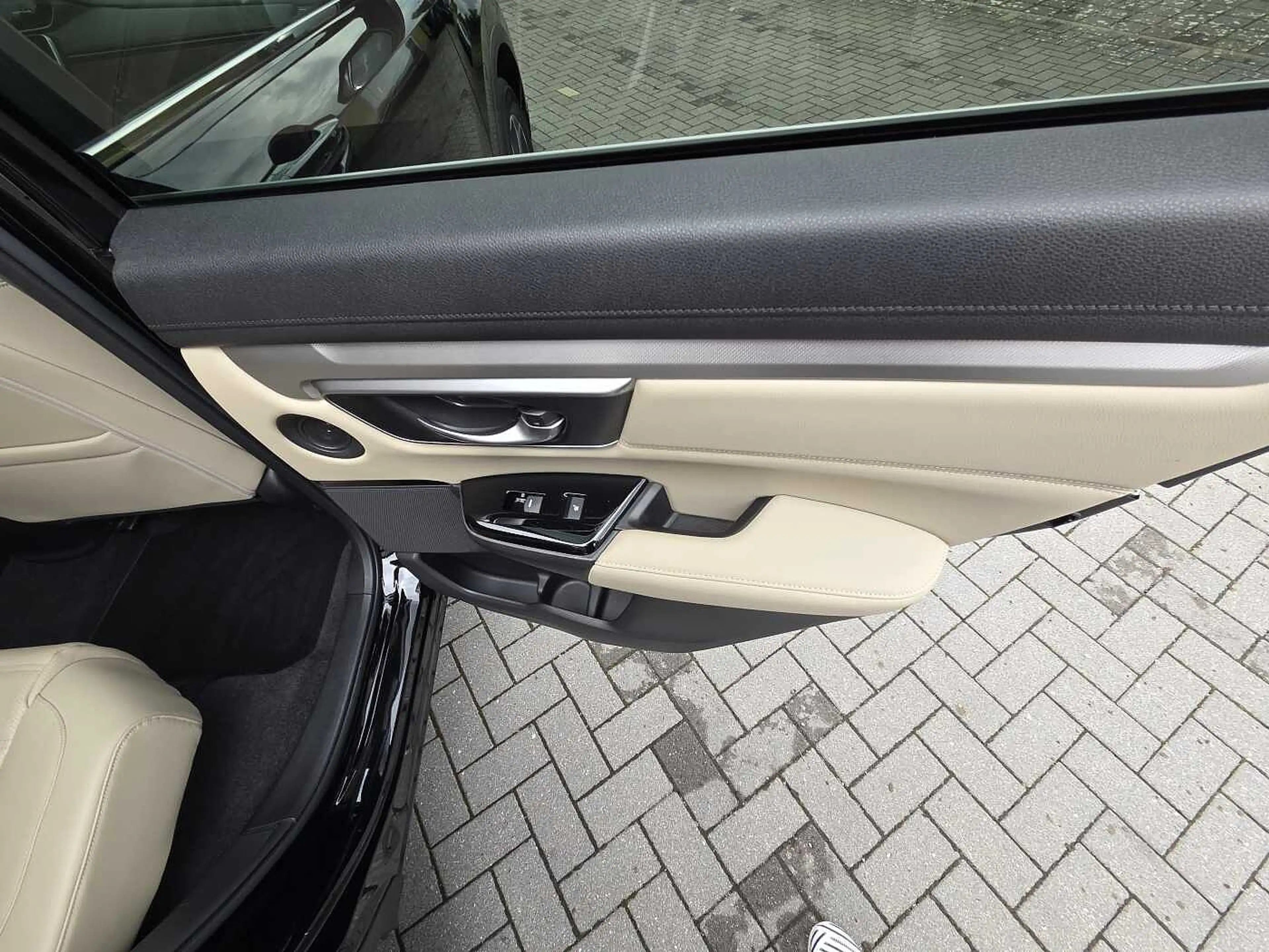 Honda CR-V Hybrid e:HEV 2.0 i-MMD 4WD Executive — photo 16