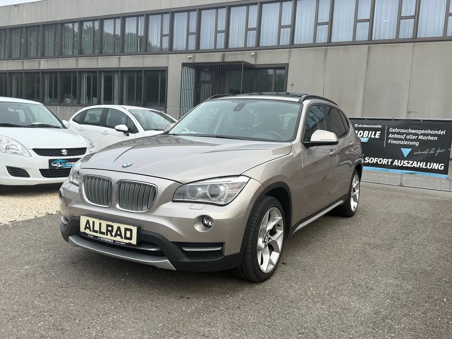 BMW X1 X1 xDrive20d Aut. xLine Grau - 1