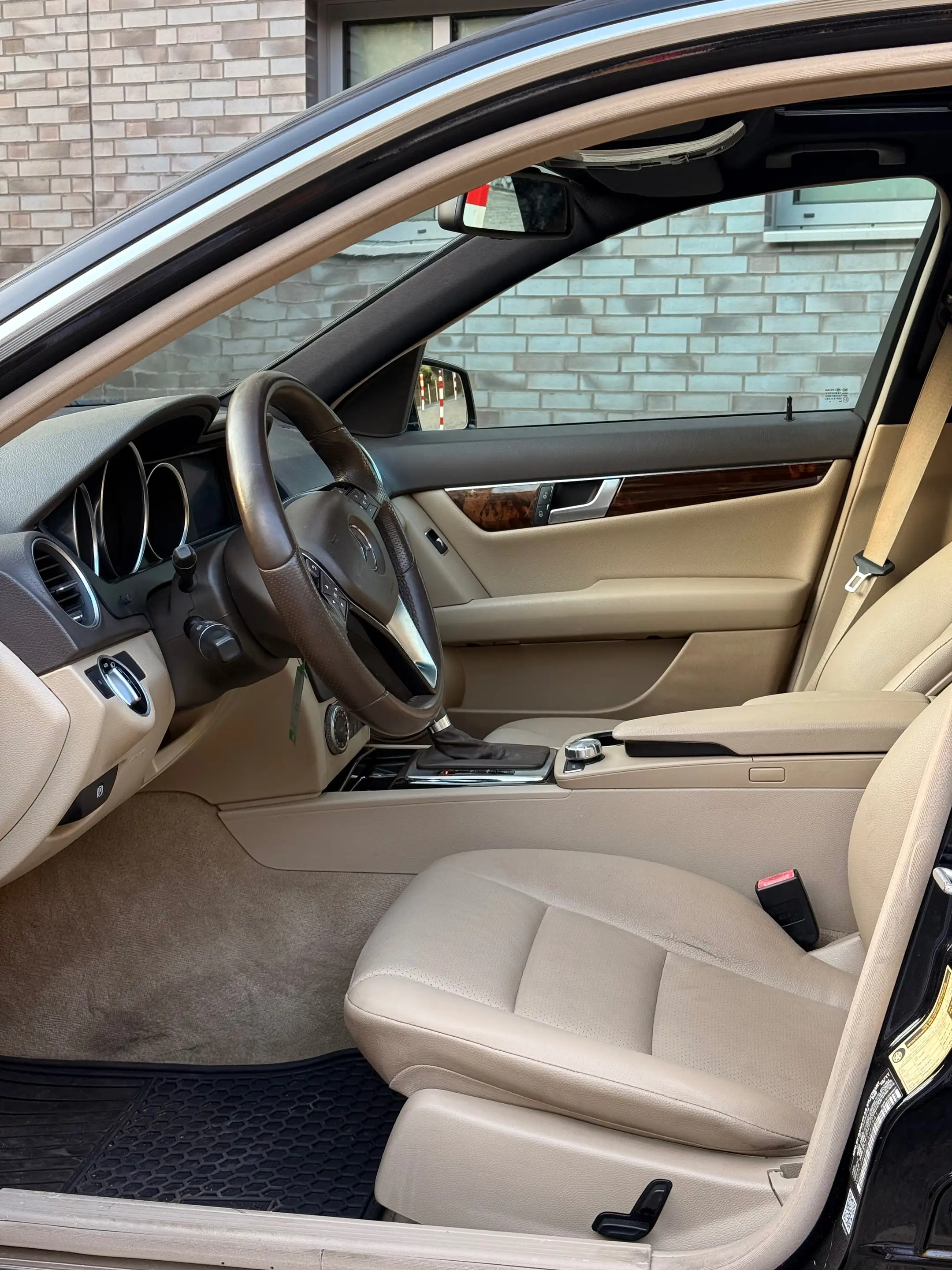 Mercedes-Benz C 250 C 250 CGI BlueEfficiency (204.047) — photo 9