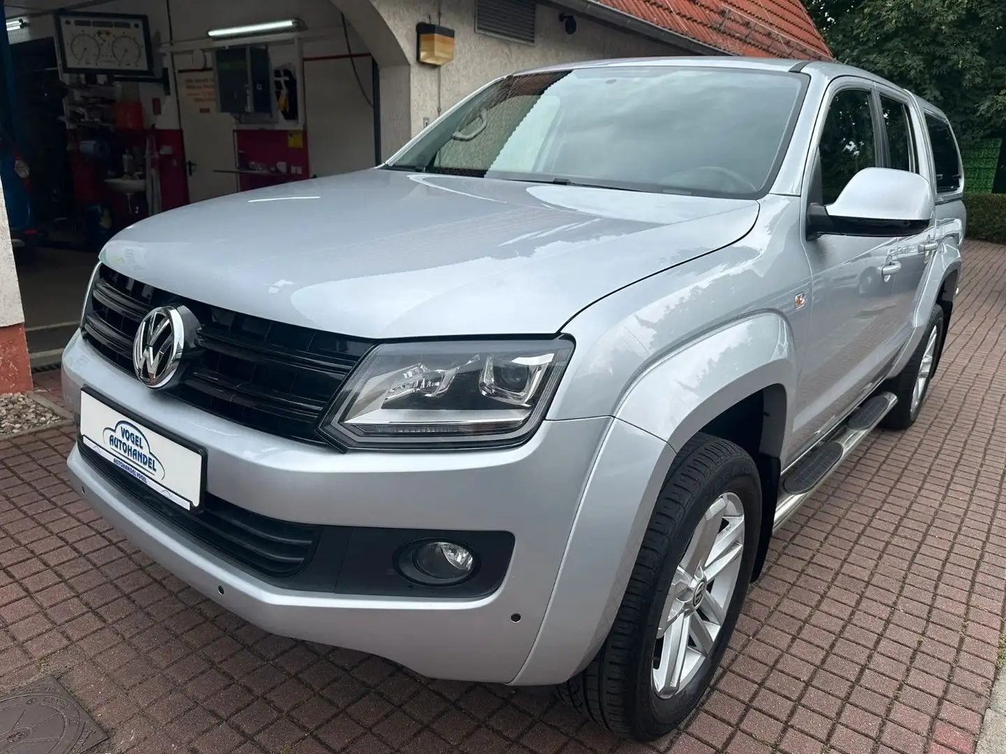 Volkswagen Amarok Highline 4Motion*1.HAND*DSG*AHK*BI-XENON* Silber - 1