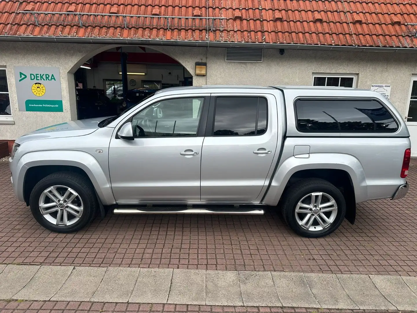 Volkswagen Amarok Highline 4Motion*1.HAND*DSG*AHK*BI-XENON* Silber - 2