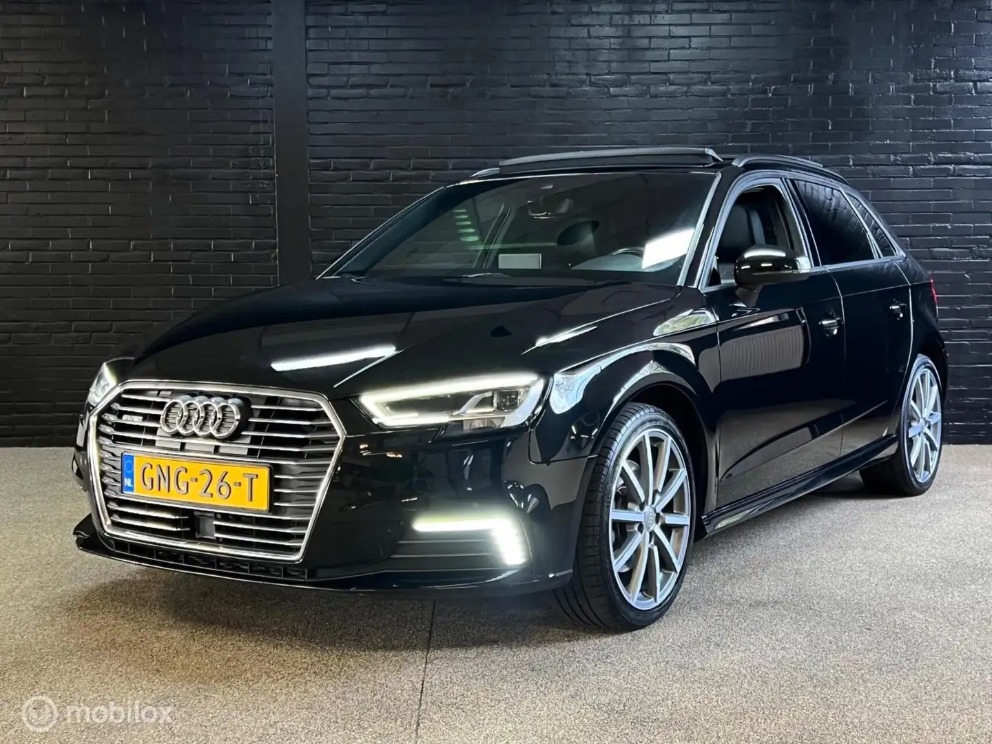 Audi A3 Sportback 40 e-tron Advance Sport Schwarz - 1
