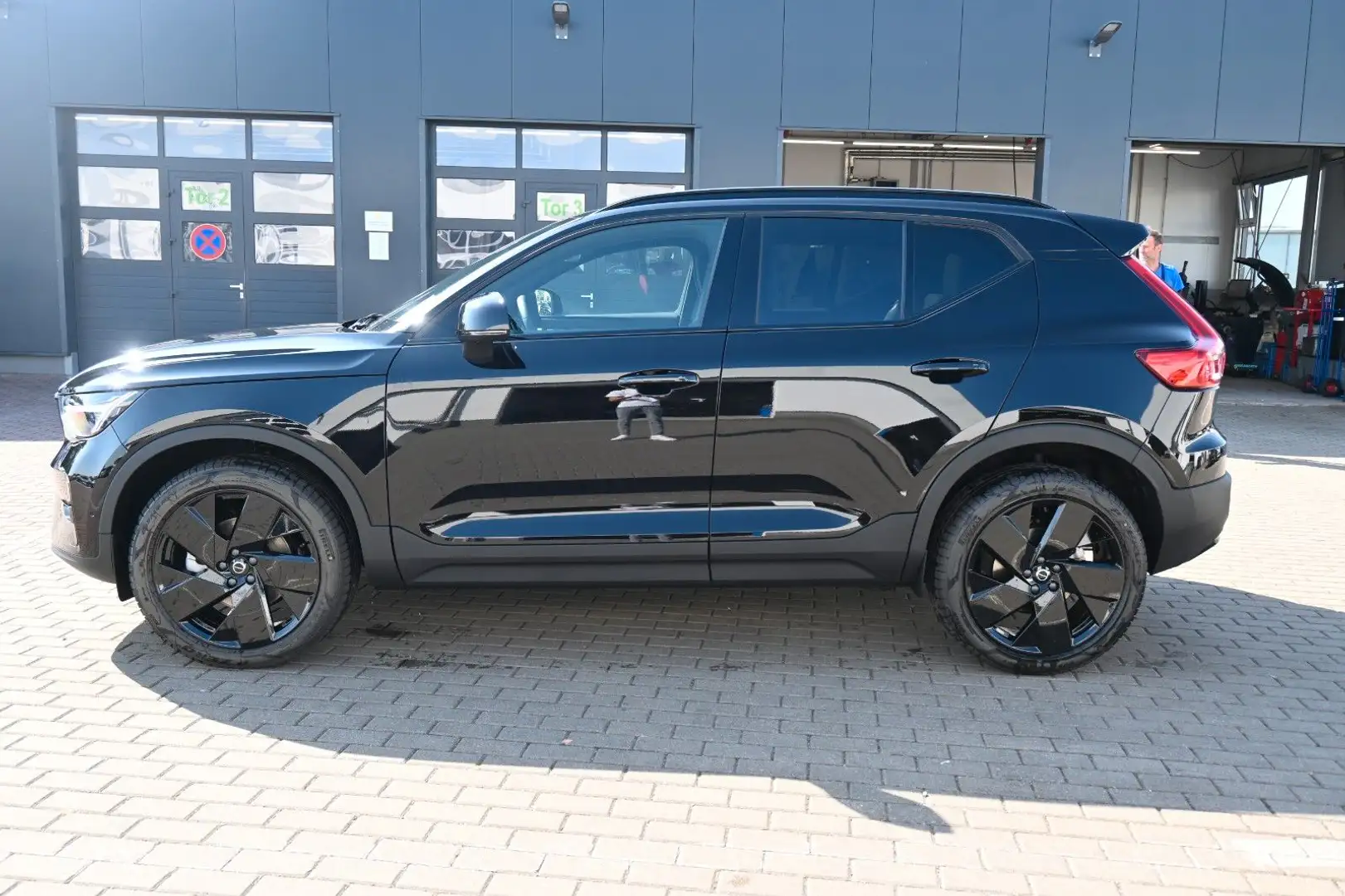 Volvo XC40 B4 DKG Plus Black Edition*FSHZG*360*ACC*AHK Schwarz - 2