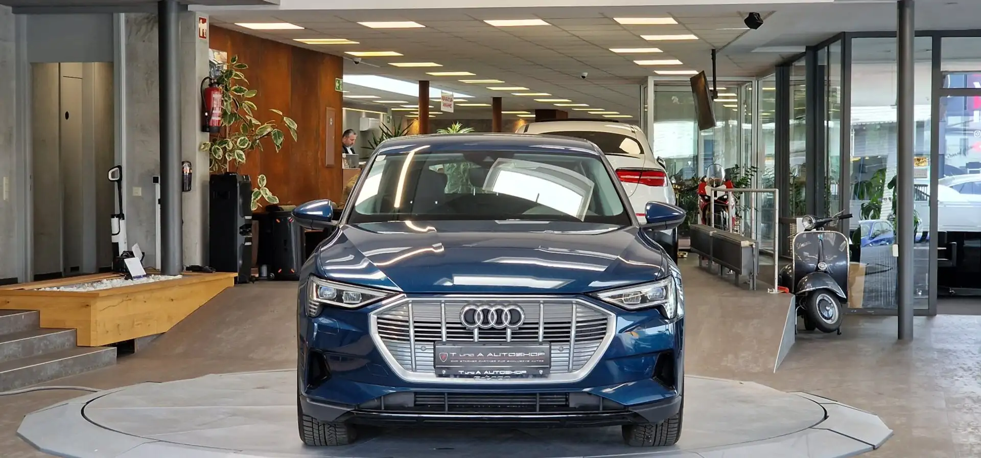 Audi e-tron 55 quattro 300KW 1-Hand Aut. *Matrix*Virtual*Kamer Blau - 2