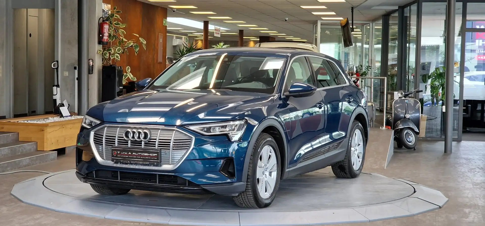Audi e-tron 55 quattro 300KW 1-Hand Aut. *Matrix*Virtual*Kamer Blau - 1