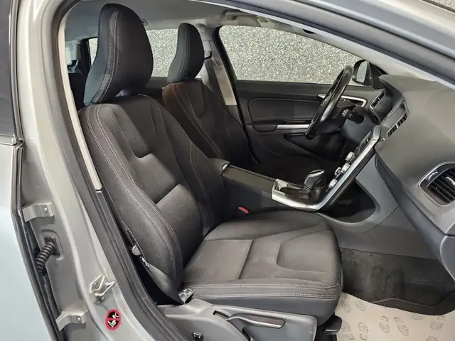 Volvo V60 view 4
