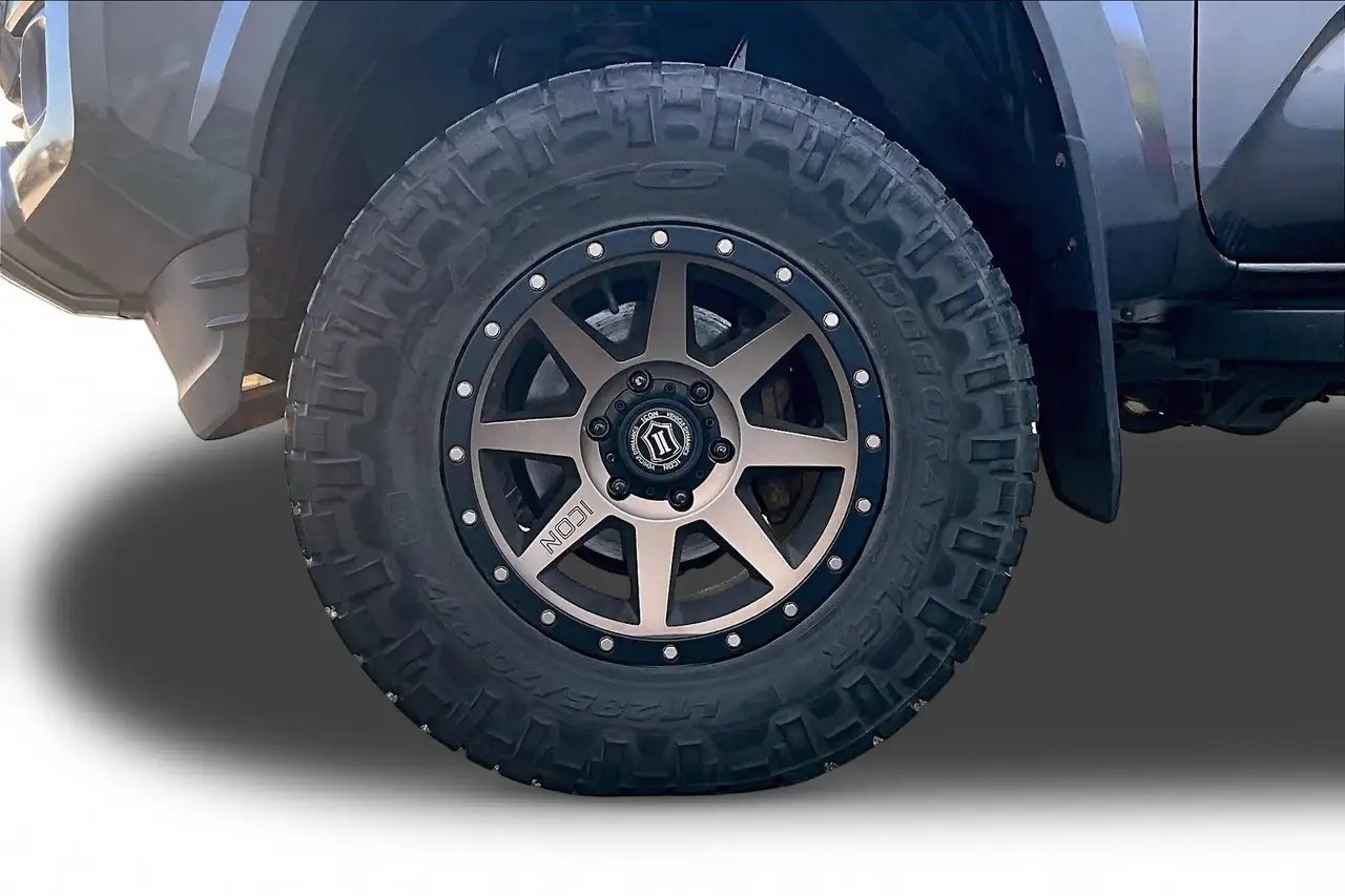 Toyota Tacoma снимка Toyota Tacoma