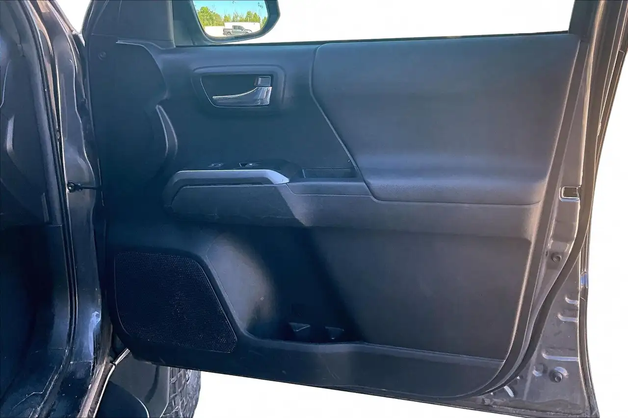 Toyota Tacoma снимка Toyota Tacoma