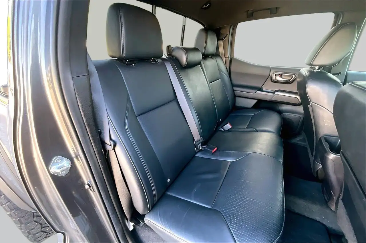Toyota Tacoma снимка Toyota Tacoma