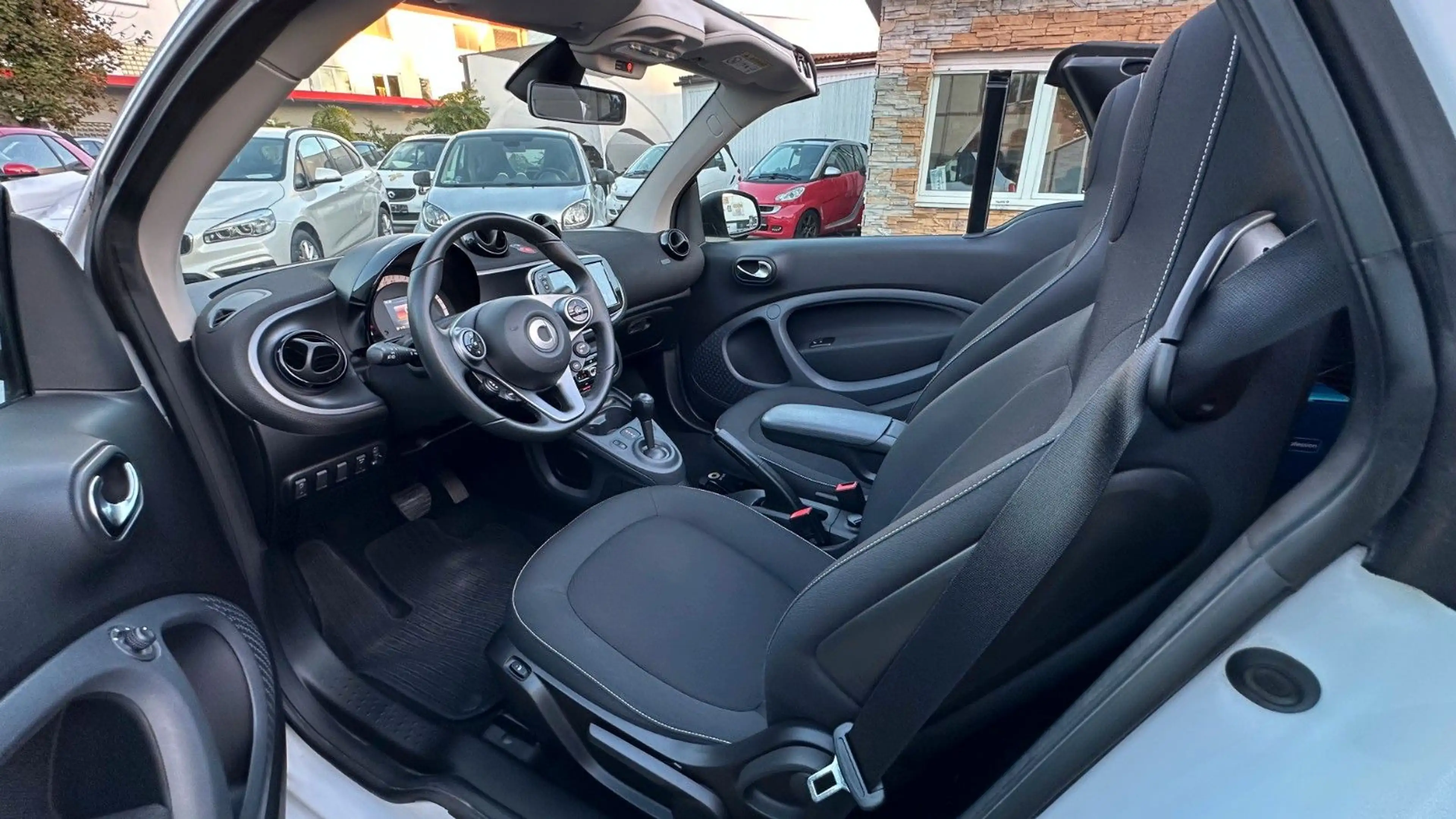 smart forTwo Cabrio DCT ALL WHITE EDITION SHZ! CARPLAY! PDC! — photo 7