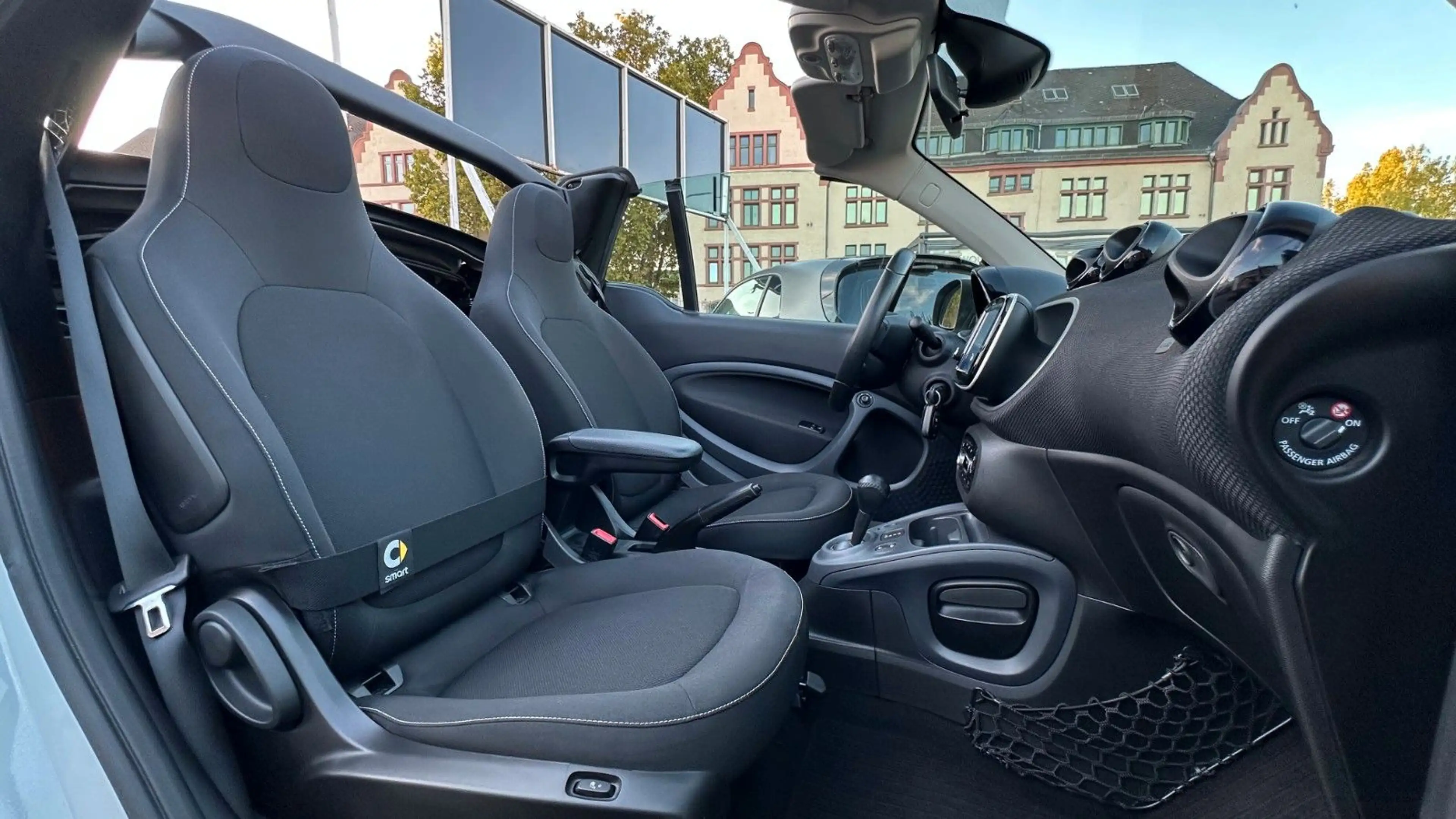 smart forTwo Cabrio DCT ALL WHITE EDITION SHZ! CARPLAY! PDC! — photo 13
